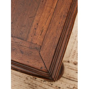 Coffre de famille en noyer du xviième n°110