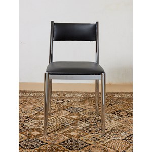 Lot de chaises en simili cuir noir n°1228