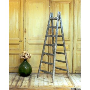 Angela, l'échelle en bois patinée n°15