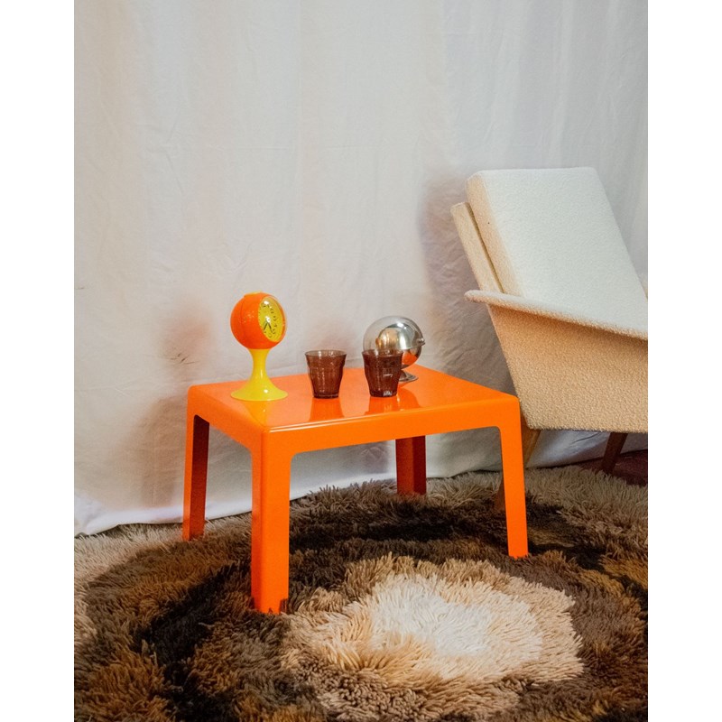 Table basse seventies en fibre de verre n°768