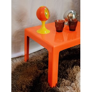 Table basse seventies en fibre de verre n°768