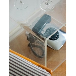 Table d'appoint en plexiglass n°799