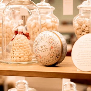 Sablés aux pépites de caramel - boîte ronde bouquet sauvage