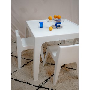 Ensemble de table et chaises en fibre de verre n°10