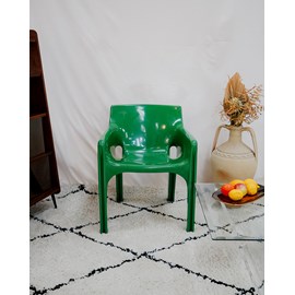 Fauteuil vert en fibre de verre n°843