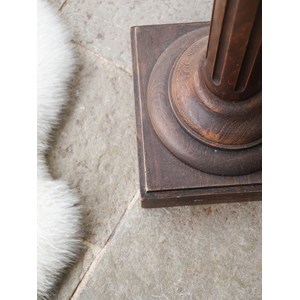 Sellette en bois sculpté n°678