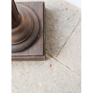 Sellette en bois sculpté n°678