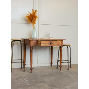 Romy, la table à manger en bois n°590