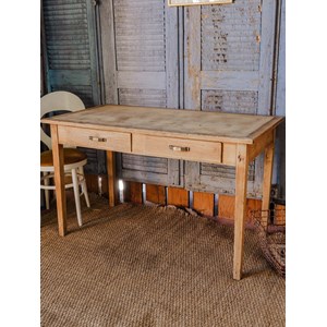 Romy, la table à manger en bois n°589