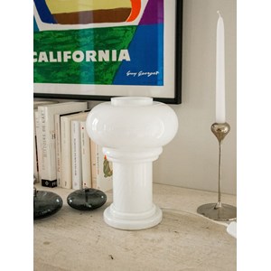 Grande lampe en verre opaque n°696