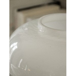Grande lampe en verre opaque n°696