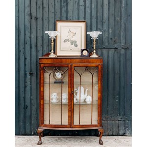 Grande vitrine en bois foncé n°148