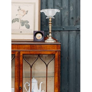 Grande vitrine en bois foncé n°148