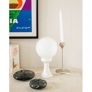 Lampe globe blanche en verre n°697