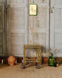 Tables gigognes en laiton doré et verre fumé n°138