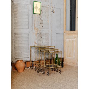 Tables gigognes en laiton doré et verre fumé n°138