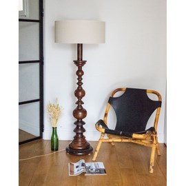 Grand lampadaire en bois foncé n°312