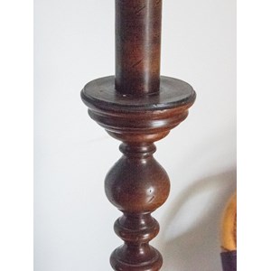 Grand lampadaire en bois foncé n°312