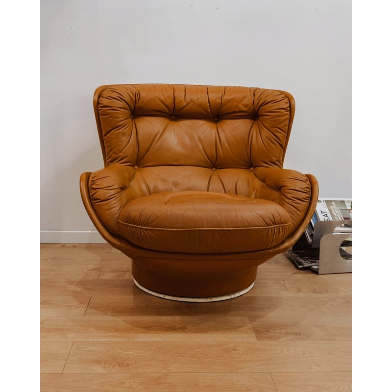 Fauteuil en cuir pivotant n°860
