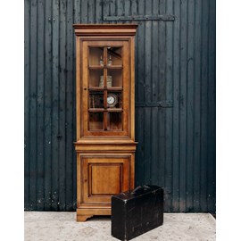 Grande vitrine en bois clair n°147