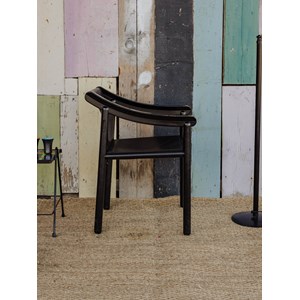 Jakob, le fauteuil en cuir noir n°852