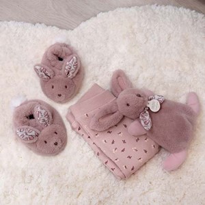 Coffret chaussons et doudou rose lapin doudou