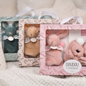 Coffret chaussons et doudou rose lapin doudou