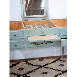 Louise, la coiffeuse en bois n°239