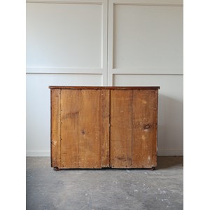 Olga, la commode en bois foncé n°372
