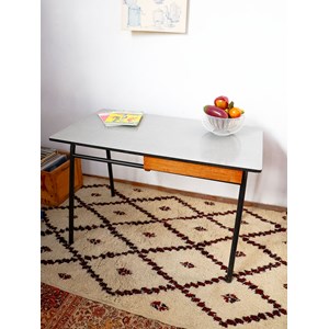 Yvan, le bureau en formica n°484
