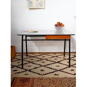 Yvan, le bureau en formica n°484