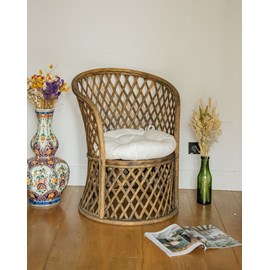 Grand fauteuil en bois foncé n°715