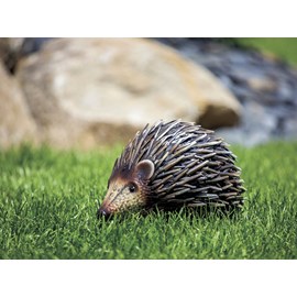 Hérisson décoratif stylisé en acier pour jardin