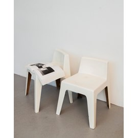 Paire de chaises beiges kostka n°1299