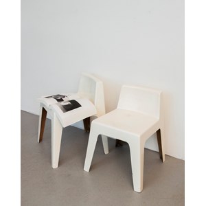 Paire de chaises beiges kostka n°1299