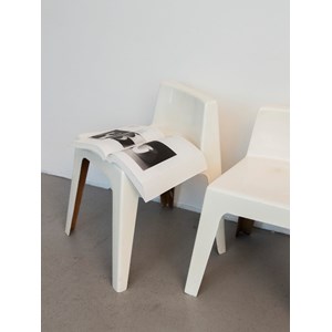 Paire de chaises beiges kostka n°1299