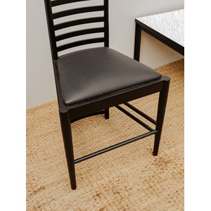 Claude, la chaise en bois noir n°1008