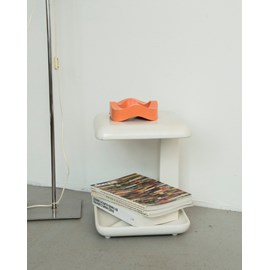 Table d'appoint en fibre de verre n°825