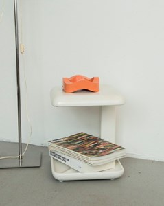 Table d'appoint en fibre de verre n°825
