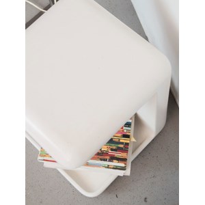 Table d'appoint en fibre de verre n°825