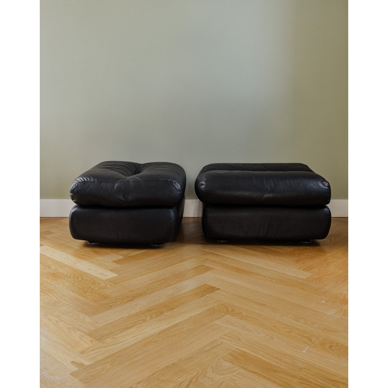 Paire de poufs en cuir noir n°79