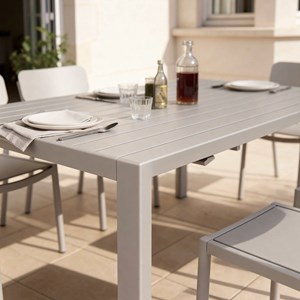 Table de jardin taupe