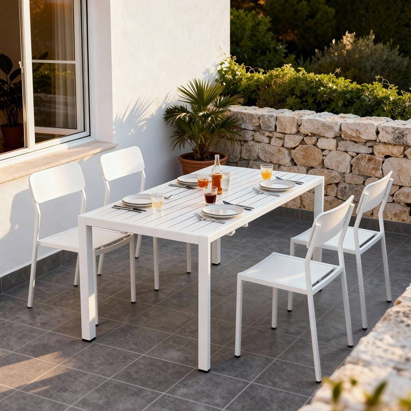 Table de jardin blanche