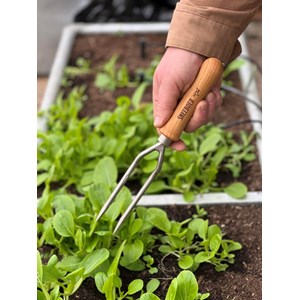 Fourchette a désherber à main