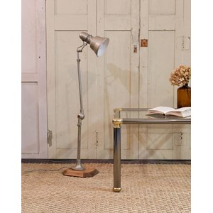 Lampadaire en métal ajustable n°328