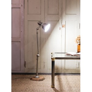 Lampadaire en métal ajustable n°328