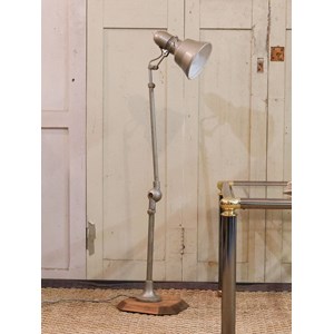 Lampadaire en métal ajustable n°328