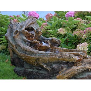 Fontaine de jardin allongée avisio souche d'arbre avec chute d'eau et éclairage