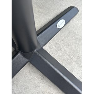 Table ronde de jardin en acier et plateau terrazzo