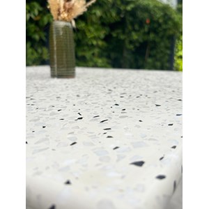 Table carrée de jardin en acier et plateau terrazzo